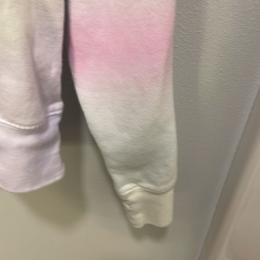 Nwot Friends tie dye woman’s sweatshirt - Picture 4 of 11